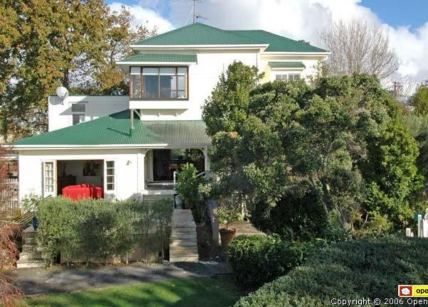 81 Hinemoa Street, Birkenhead, Auckland - Carousel 1