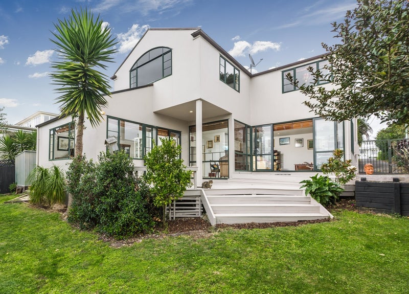 17 Niccol Avenue, Narrow Neck, Auckland - Carousel 1