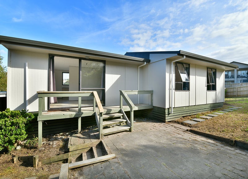 10 Shadon Place, Stanmore Bay, Whangaparaoa - Carousel 1
