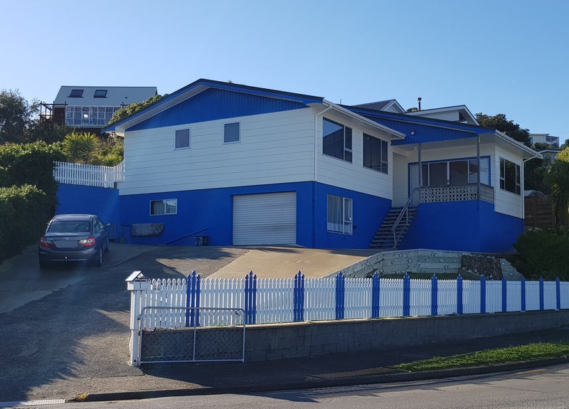 1 Gloaming Hill, Titahi Bay, Porirua - Carousel 1