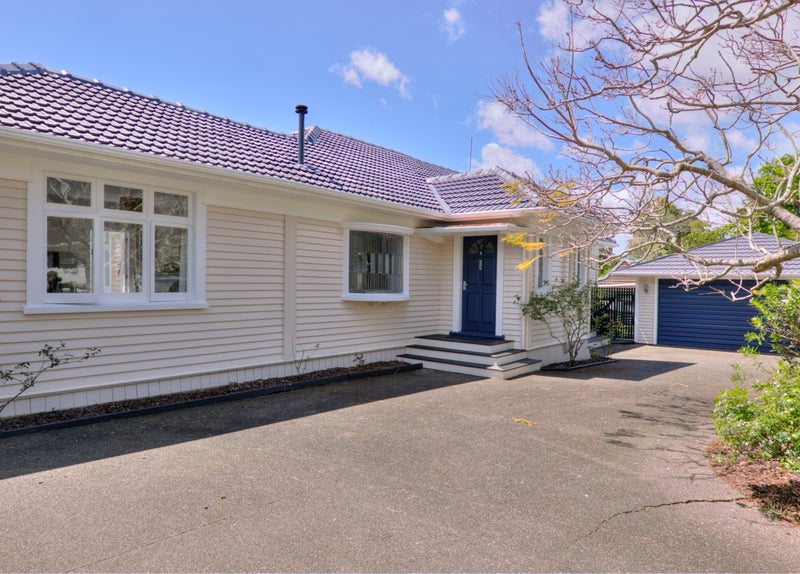 8 Julia Way, Beachlands, Auckland - Carousel 1