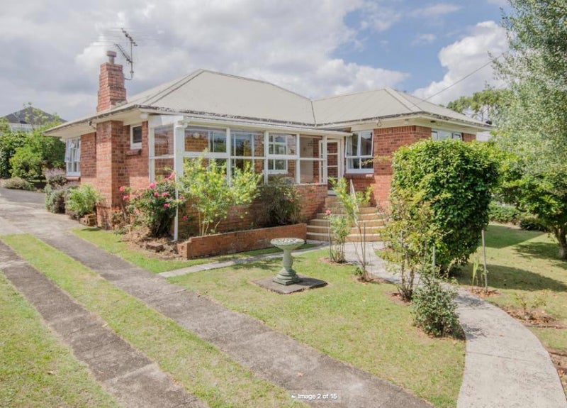 38 Kowhatu Road, One Tree Hill, Auckland - Carousel 1