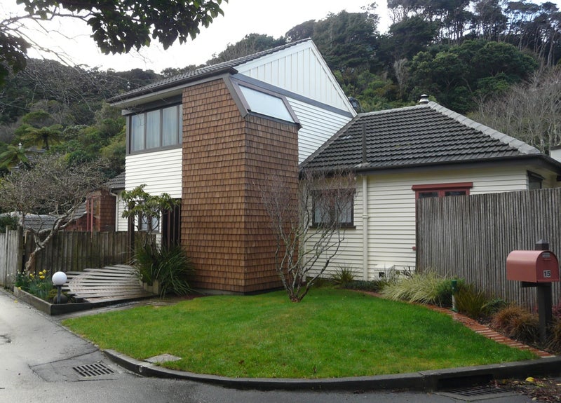 15 Dillon Street, Lowry Bay, Lower Hutt - Carousel 1