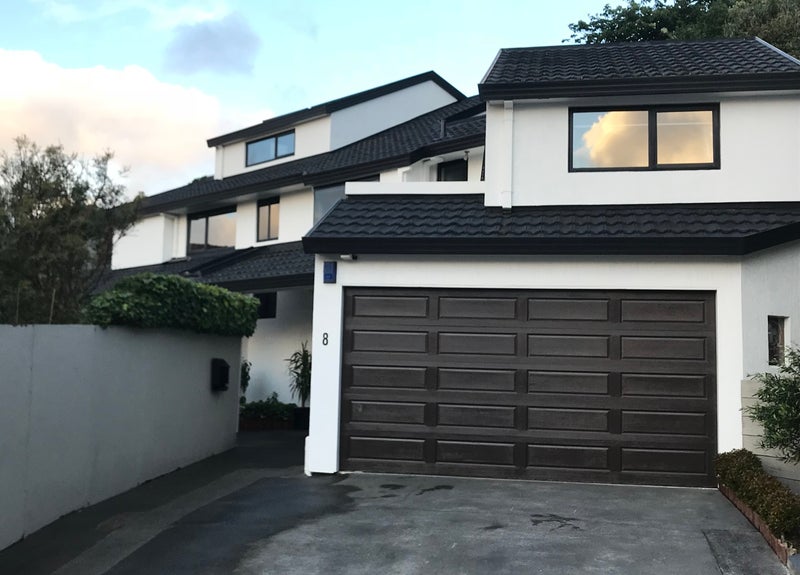 8 Countess Close, Maupuia, Wellington - Carousel 1