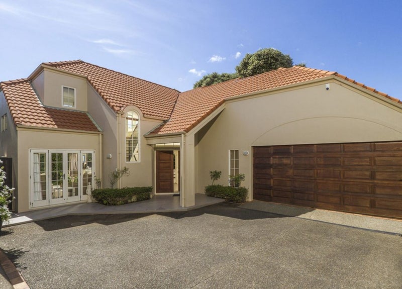 2/1 Rangitoto Terrace, Milford, Auckland - Carousel 1
