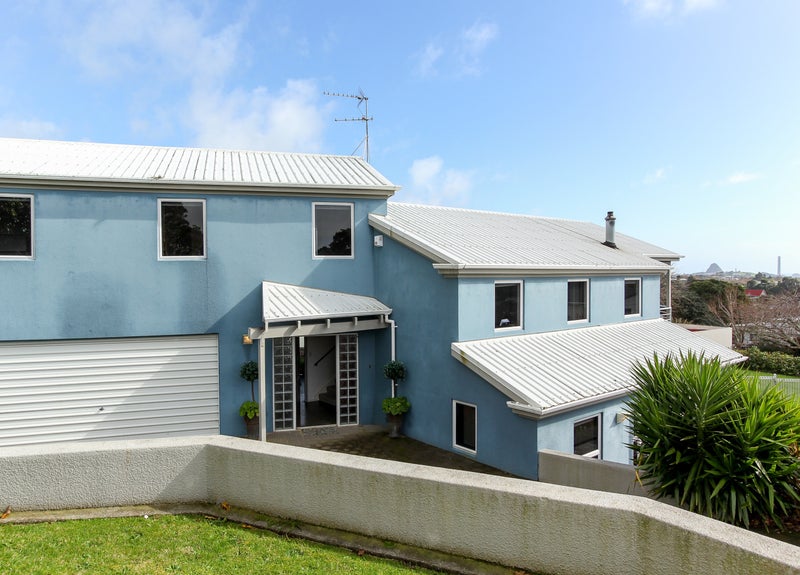 16 Cabot Place, Frankleigh Park, New Plymouth - Carousel 1