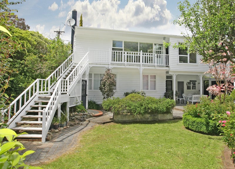 11 Khandallah Road, Ngaio, Wellington - Carousel 1