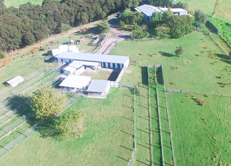 219 Forest Hill Road, Waiatarua, Auckland - Carousel 1