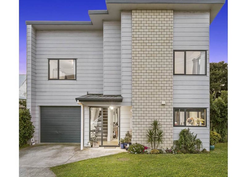 22 Clarrie Wills Way, Otara, Auckland - Carousel 1