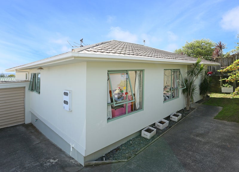2/43 Sungrove Rise, Sunnyvale, Auckland - Carousel 1