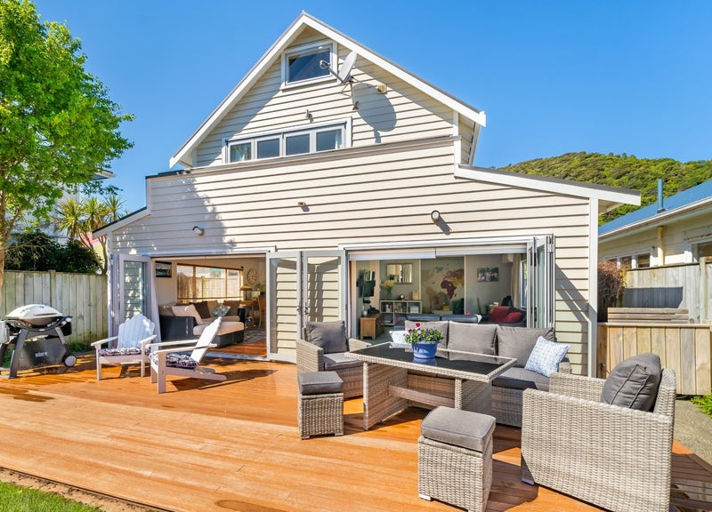 56 Oroua Street, Eastbourne, Lower Hutt - Carousel 1