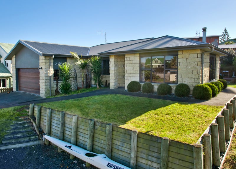 14 Fishermans Drive, Coastlands, Whakatane - Carousel 1