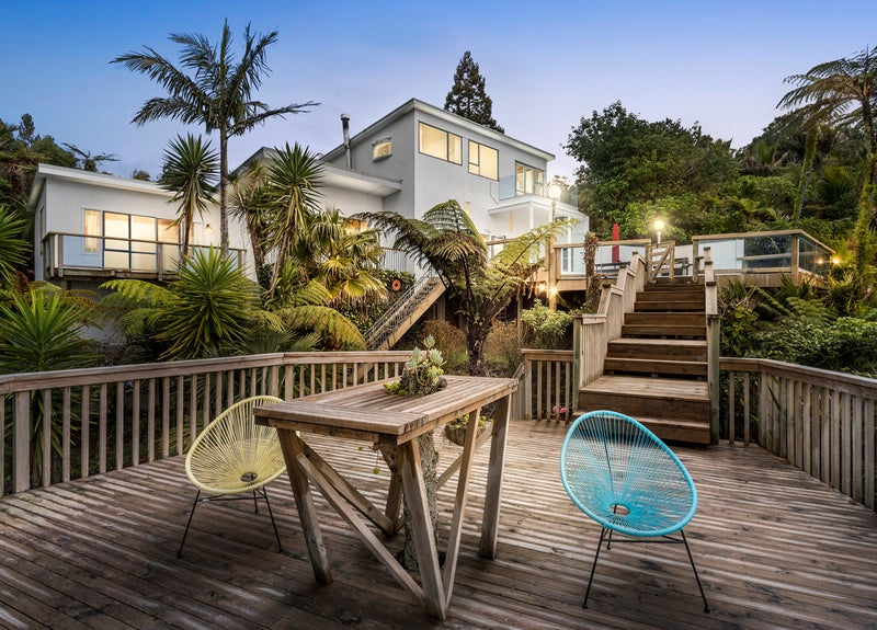 499 Scenic Drive, Waiatarua, Auckland - Carousel 1