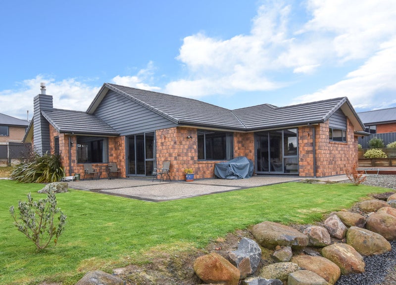 16 Reeves Street, Green Island, Dunedin - Carousel 1