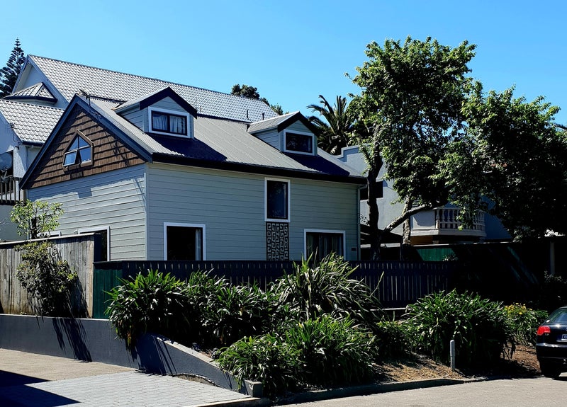 12 Pascoe Avenue, Paremata, Porirua - Carousel 1