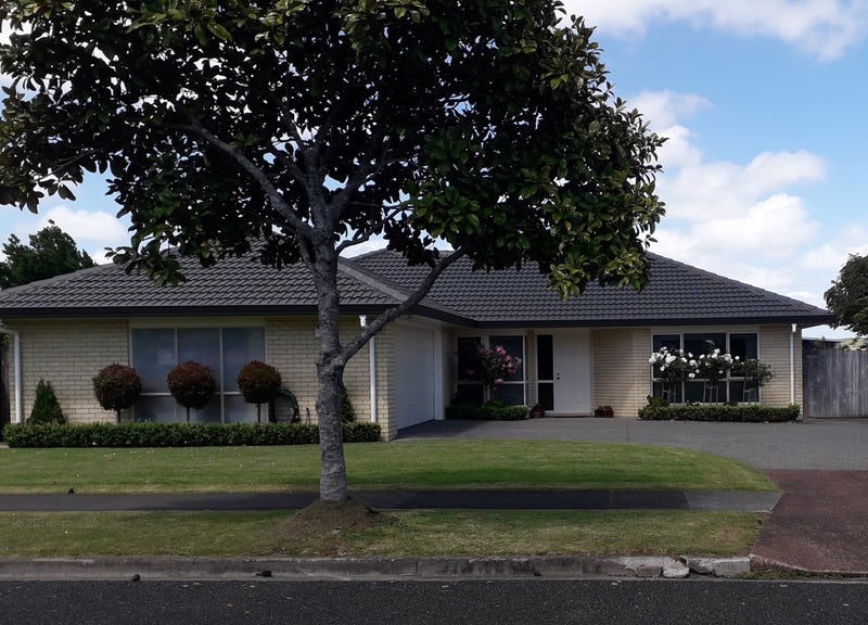 39 Bob Charles Drive, Golflands, Auckland - Carousel 1