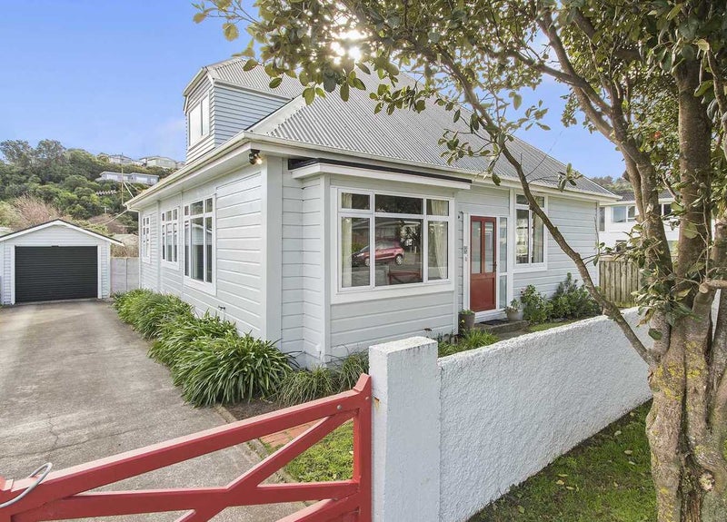 5 Cluny Road, Plimmerton, Porirua - Carousel 1
