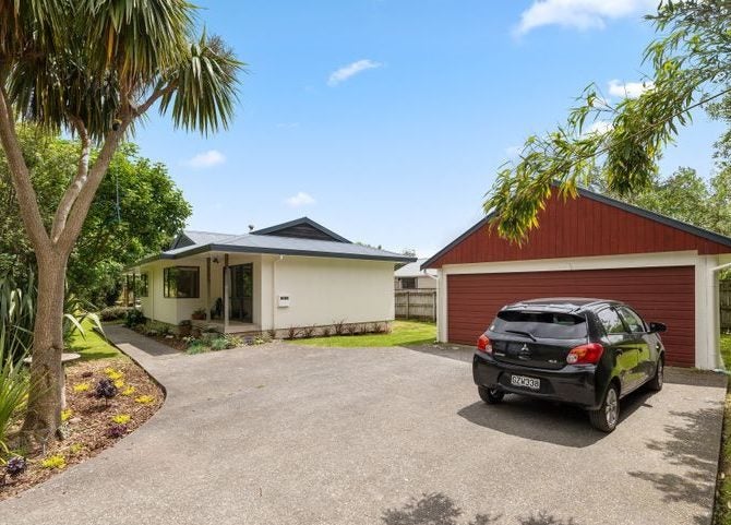 47A Leinster Avenue, Raumati South, Paraparaumu - Carousel 1