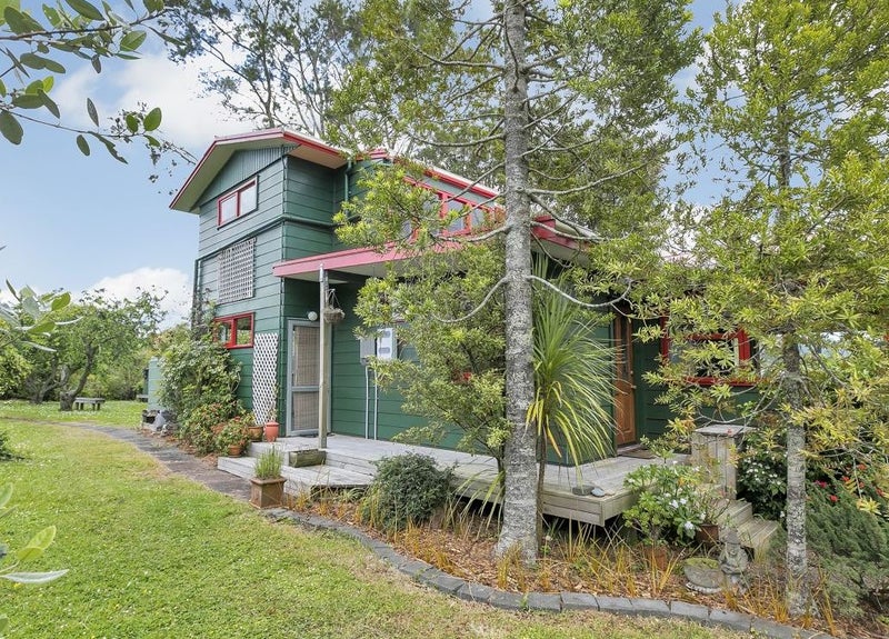 16 Mcentee Road, Waitakere, Auckland - Carousel 1