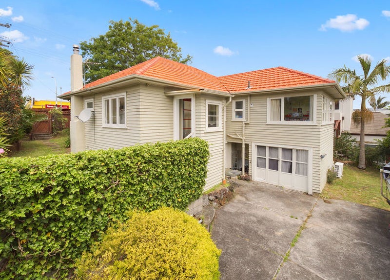 2/150 East Coast Road, Forrest Hill, Auckland - Carousel 1