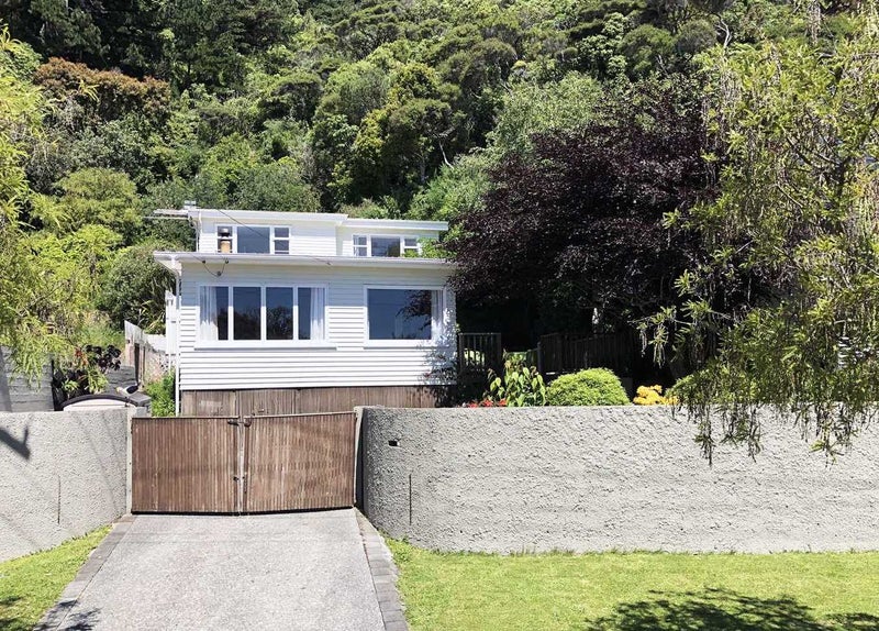 12 Tawa Street, Eastbourne, Lower Hutt - Carousel 1
