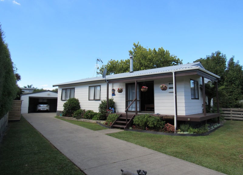 8 Camellia Place, Hamilton Lake, Hamilton - Carousel 1