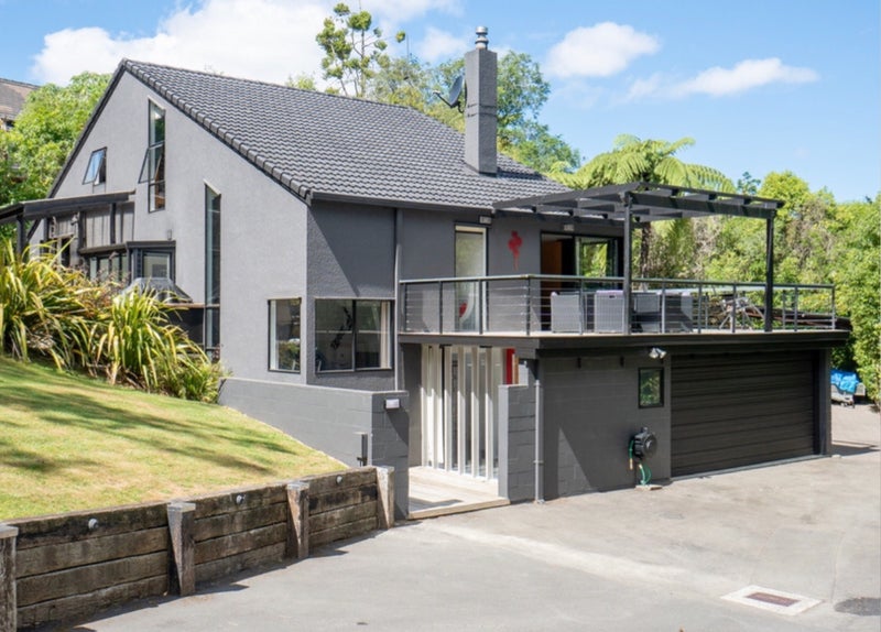 6 Mountain View Road, Fitzherbert, Palmerston North - Carousel 1