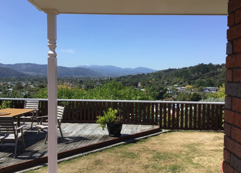 3 Dunleith Grove, Silverstream, Upper Hutt - Carousel 1