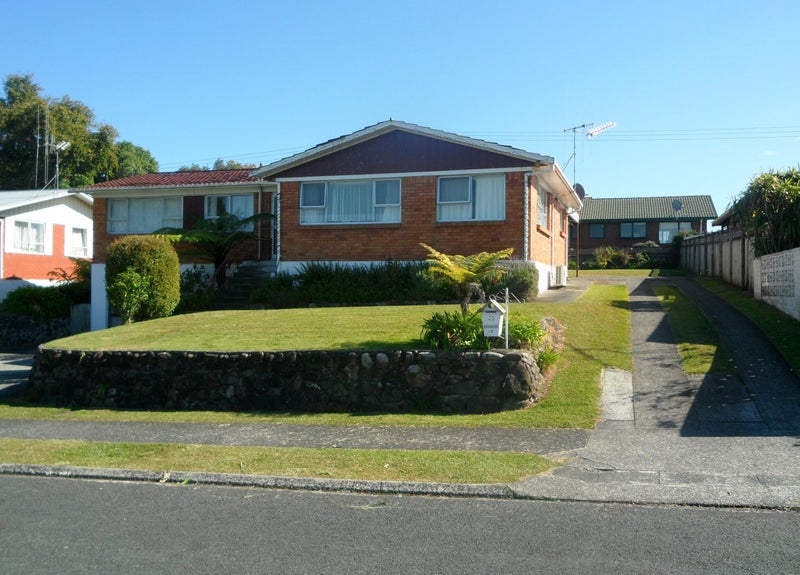 12 Goodwin Terrace, Temple View, Hamilton - Carousel 1