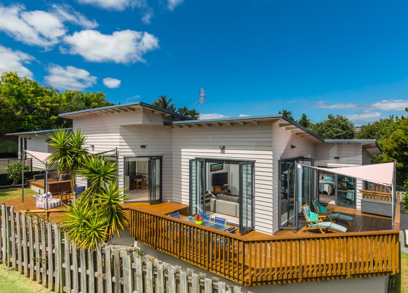 32 Admirals Court Drive, Greenhithe, Auckland - Carousel 1