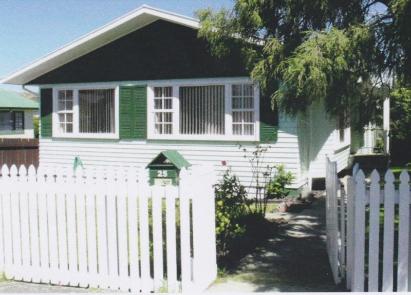 25 Te Arataura Street, Takapuwahia, Porirua - Carousel 1