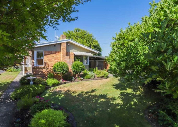 6 Laurence Street, Queenwood, Hamilton - Carousel 1