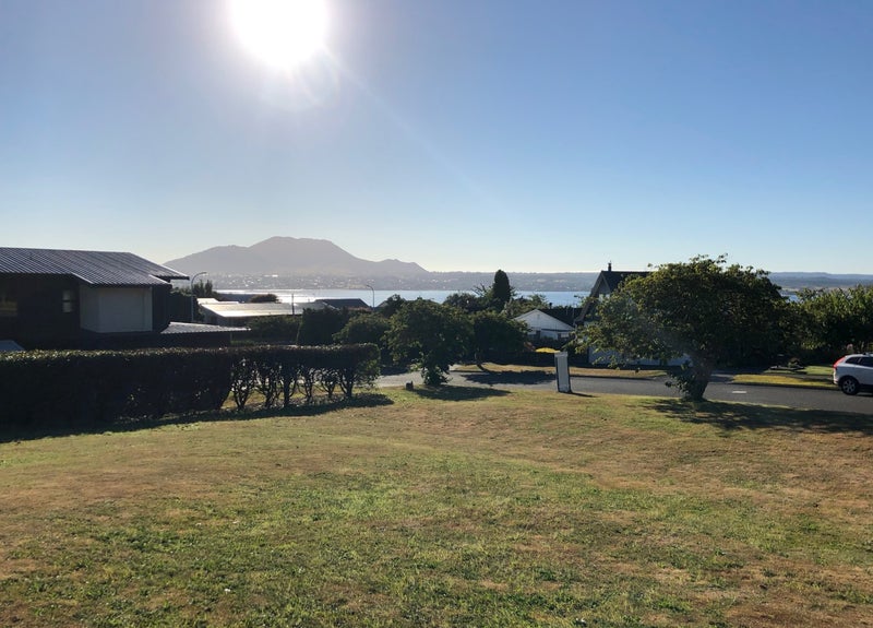 8 Cherry Lane, Acacia Bay, Taupo - Carousel 1