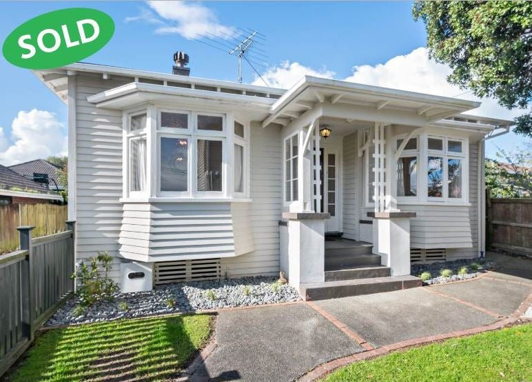 2 Fraser Road, Narrow Neck, Auckland - Carousel 1