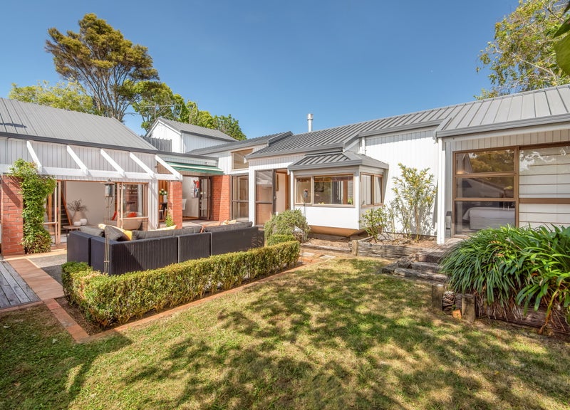 18 Puawai Place, Northcote, Auckland - Carousel 1