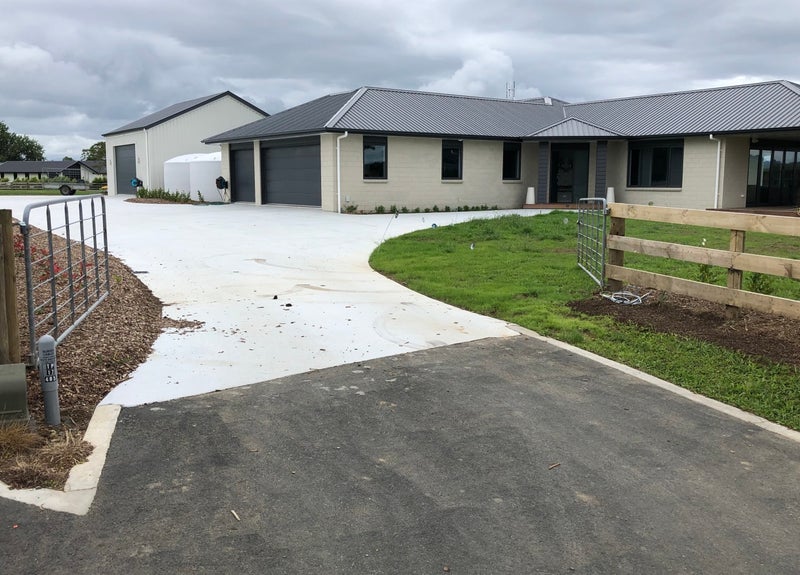 3 Diane Place, Te Kowhai, Hamilton - Carousel 1