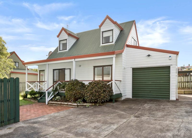 2/82 Aviemore Drive, Highland Park, Auckland - Carousel 1