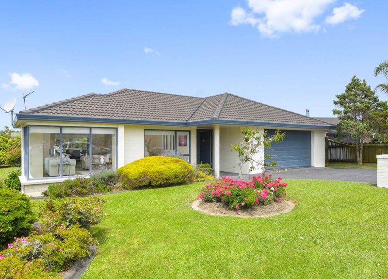 10 Campian Place, Golflands, Auckland - Carousel 1