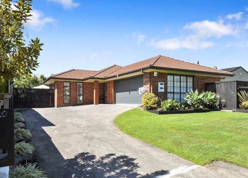1/2 Fieldstone Court, Northpark, Auckland - Carousel 1