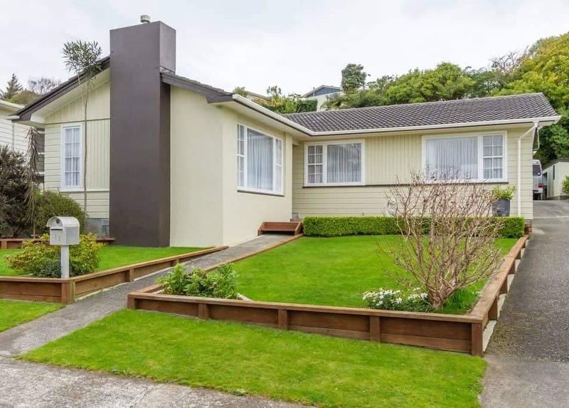 11 Timaru Grove, Kelson, Lower Hutt - Carousel 1