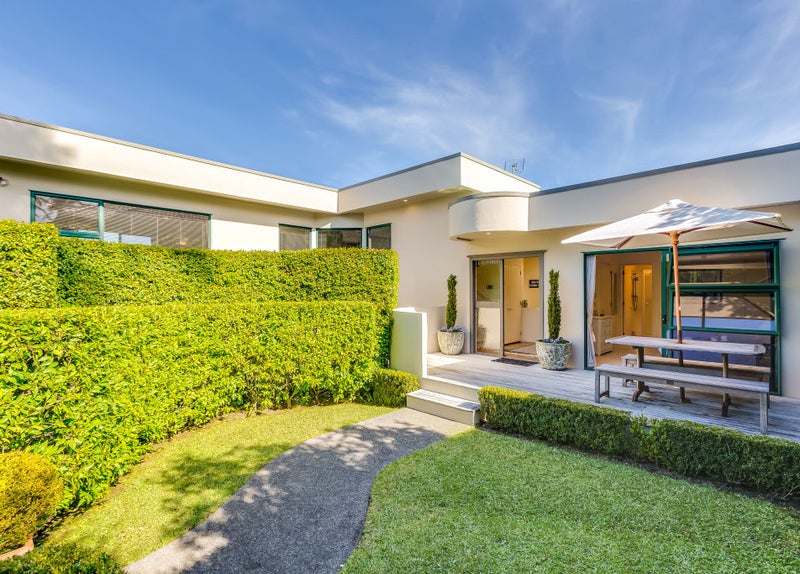 2/2 Katui Street, Castor Bay, Auckland - Carousel 1