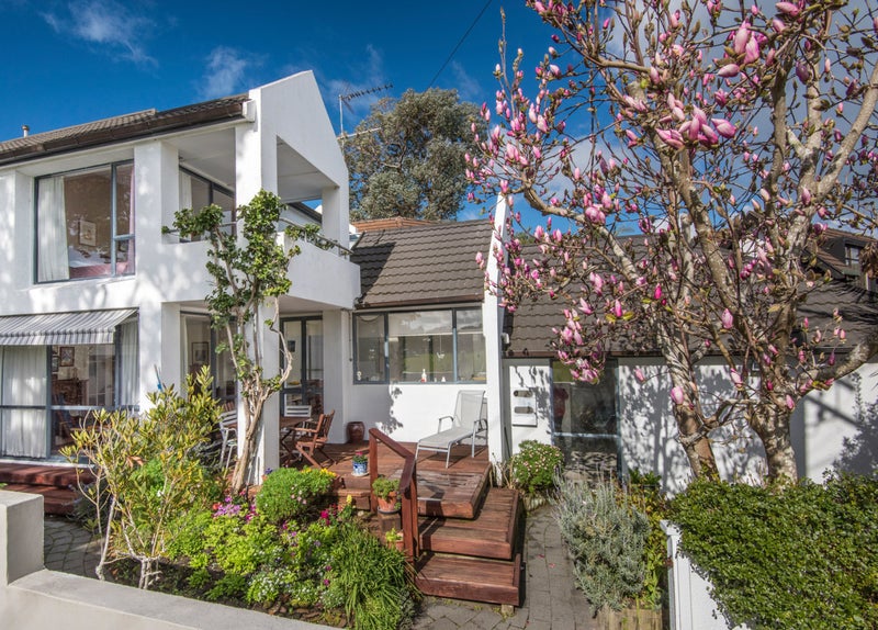 2/72 Wairoa Road, Narrow Neck, Auckland - Carousel 1