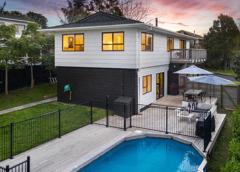 5 Paruru Avenue, Northcote, Auckland - Carousel 1
