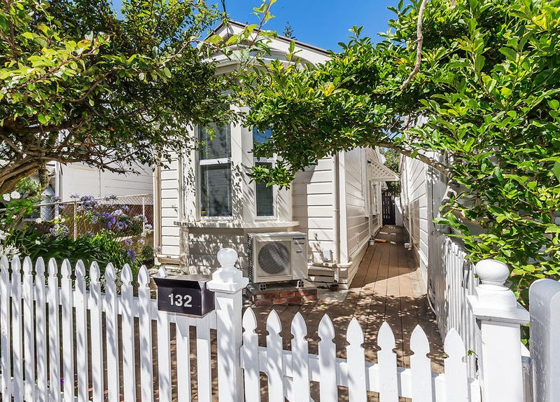 132 Elizabeth Street, Mount Victoria, Wellington - Carousel 1