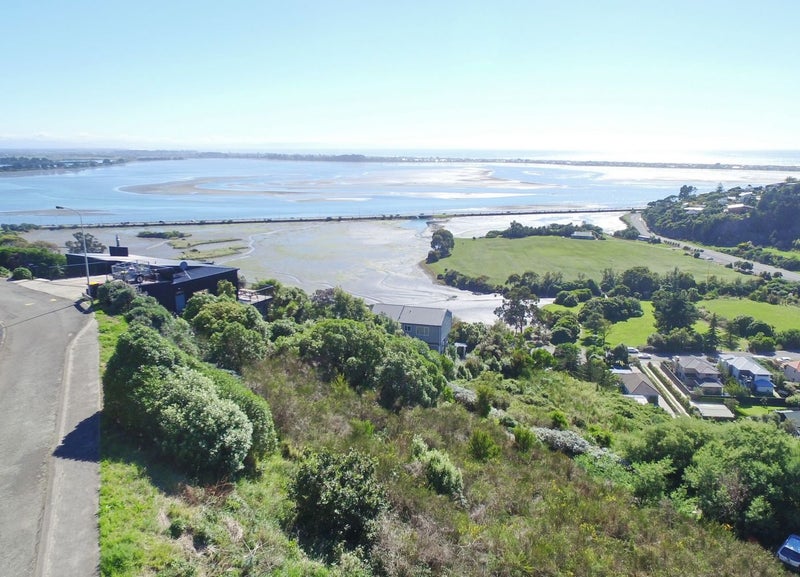 3 La Costa Lane, Mount Pleasant, Christchurch - Carousel 1