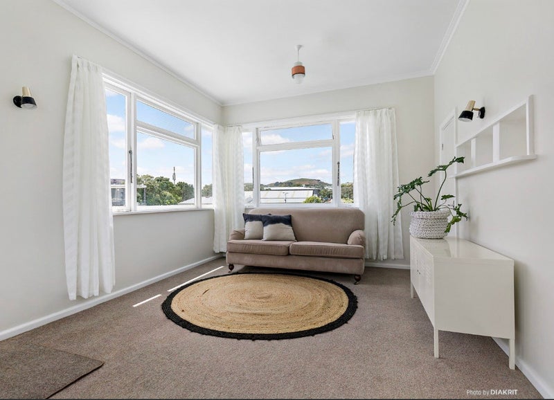 2/199 Newlands Road, Newlands, Wellington - Carousel 1