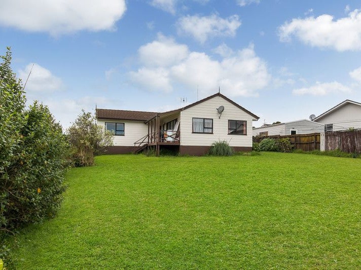1/5 Pureora Place, Clendon Park, Auckland - Carousel 1
