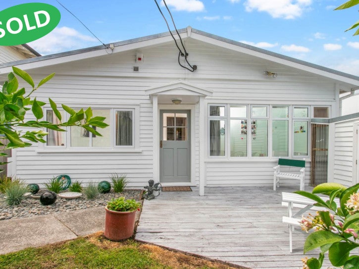 10 Westmere Crescent, Westmere, Auckland - Carousel 1