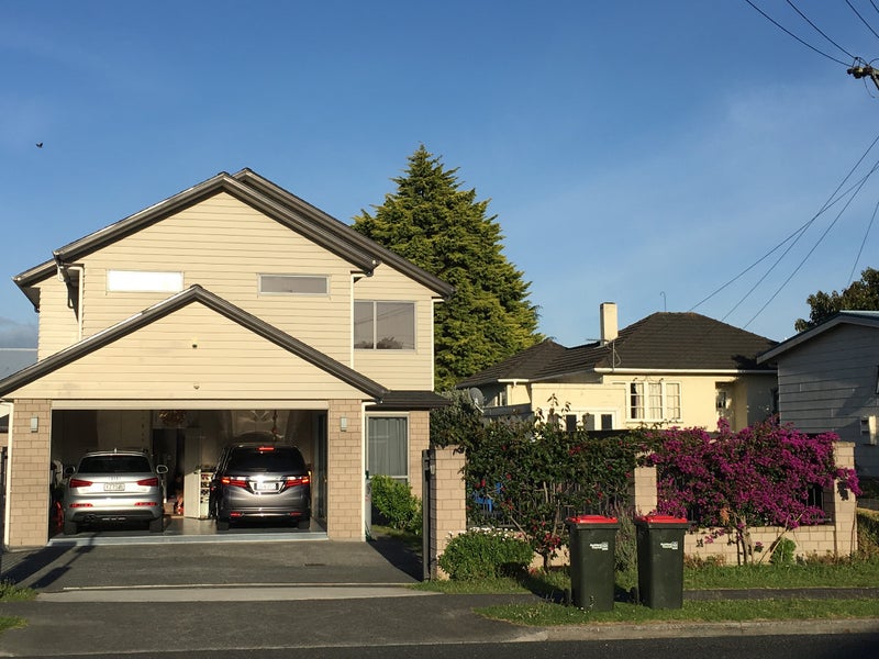 3 Fowlds Avenue, Sandringham, Auckland - Carousel 1