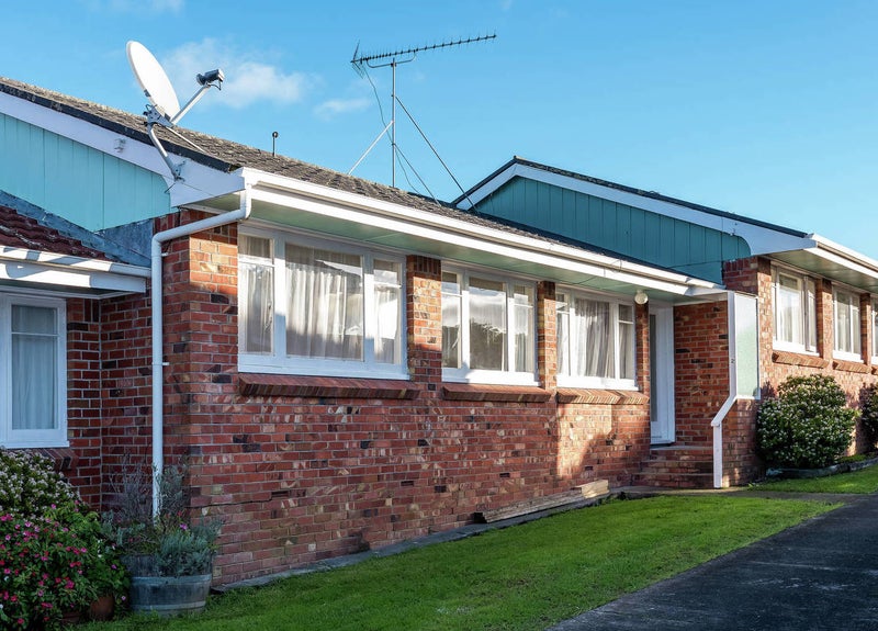 2/7 Greenhill Crescent, Pakuranga, Auckland - Carousel 1